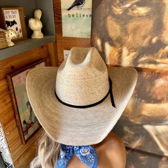 Cattleman Fine White Palm Hat - Picture 3 of 12